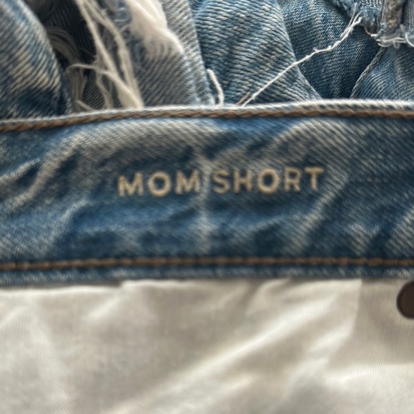 American Eagle Mom Shorts Cutoff Distressed Blue Denim Shorts sz 4 - Picture 11 of 12
